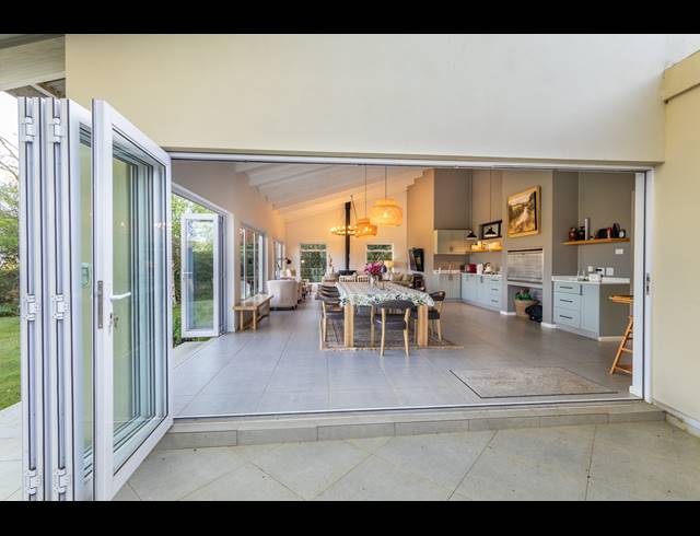 3 BEDROOM FREEHOLD FOR SALE IN UNDERBERG
